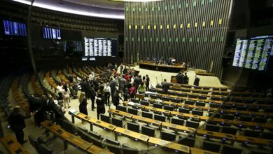 Photo of Deputados querem aumento salarial igual ao do STF