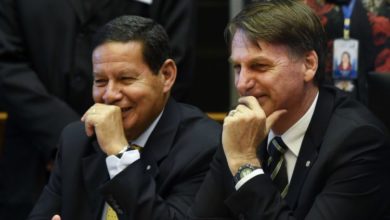 Photo of “Decisão de Bolsonaro”, diz Mourão sobre divulgação de vídeo pró-golpe militar